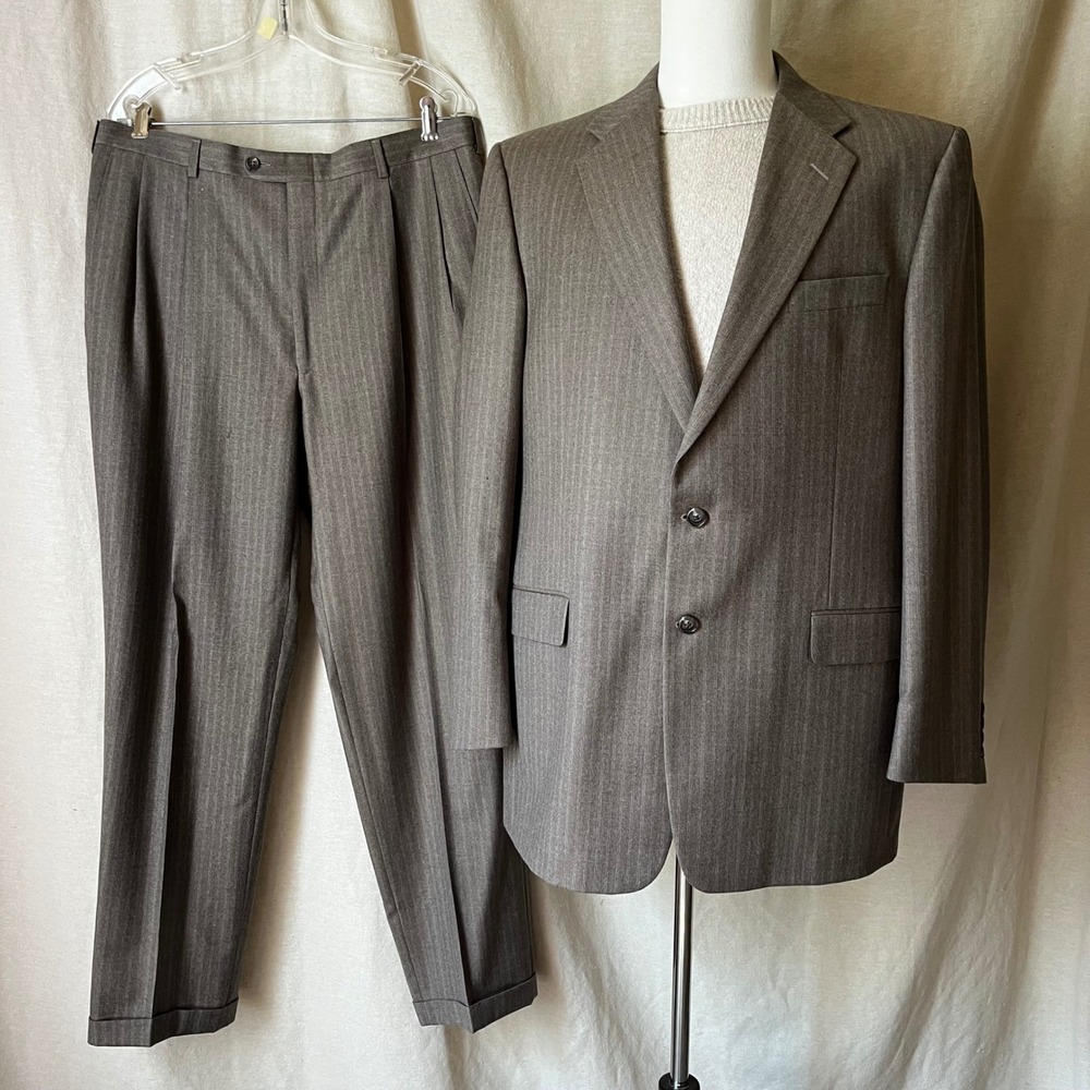 Hickey Freeman 95% Worsted Wool 5% Cashmere Suit 44L Brown Pinstripe USA
